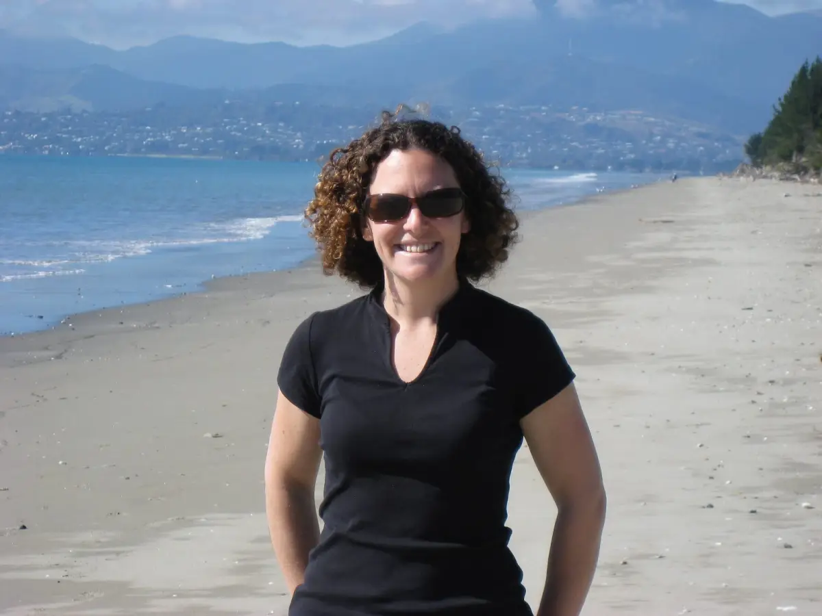 New Zealand April 08 486 1600